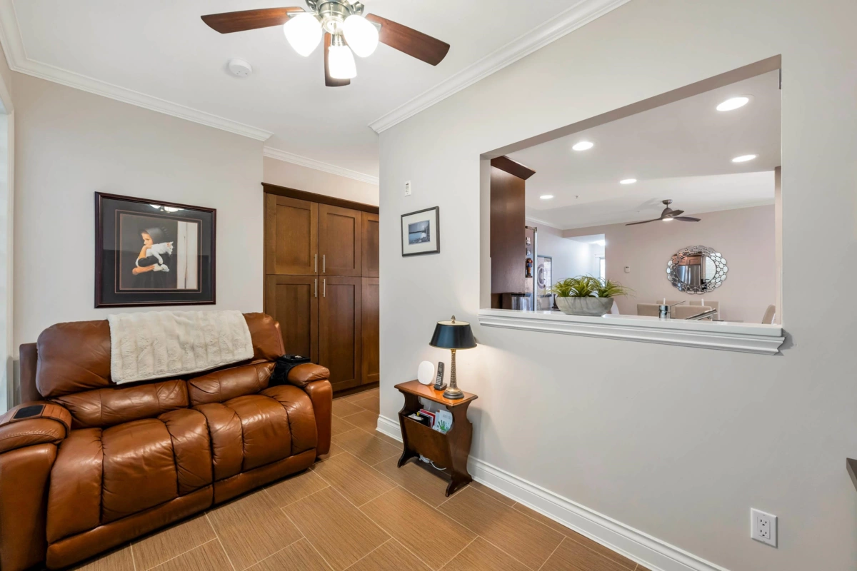 Powder Room Photo of 306 15357 17a Avenue, Surrey, BC