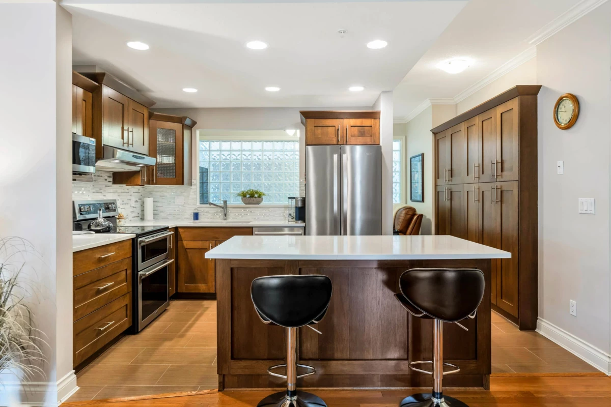 Primary Bathroom Photo of 306 15357 17a Avenue, Surrey, BC