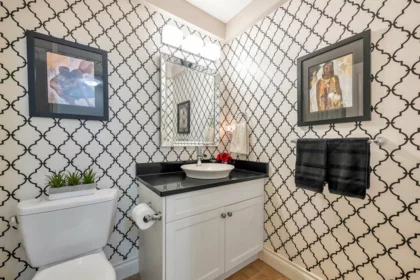Hallway Photo of 306 15357 17a Avenue, Surrey, BC