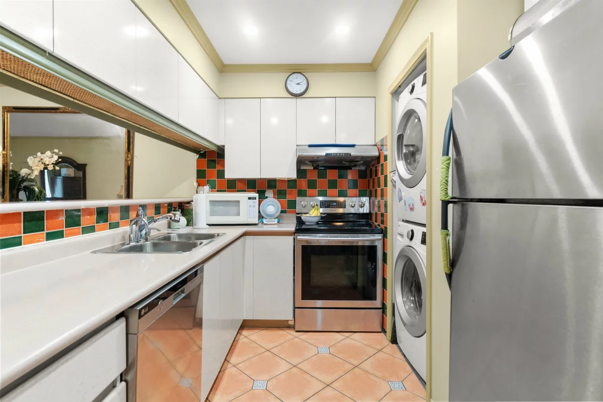 Powder Room Photo of 308 1823 E Georgia Street, Vancouver, BC