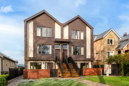 2 2667 E Pender Street, Vancouver, BC, Vancouver — 4 bed townhouse for sale