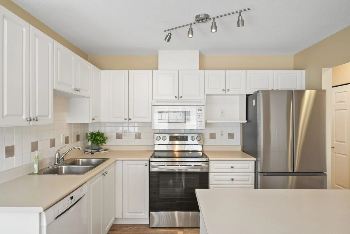 Kitchen Island Photo of 62 6885 184 Street, Surrey, BC
