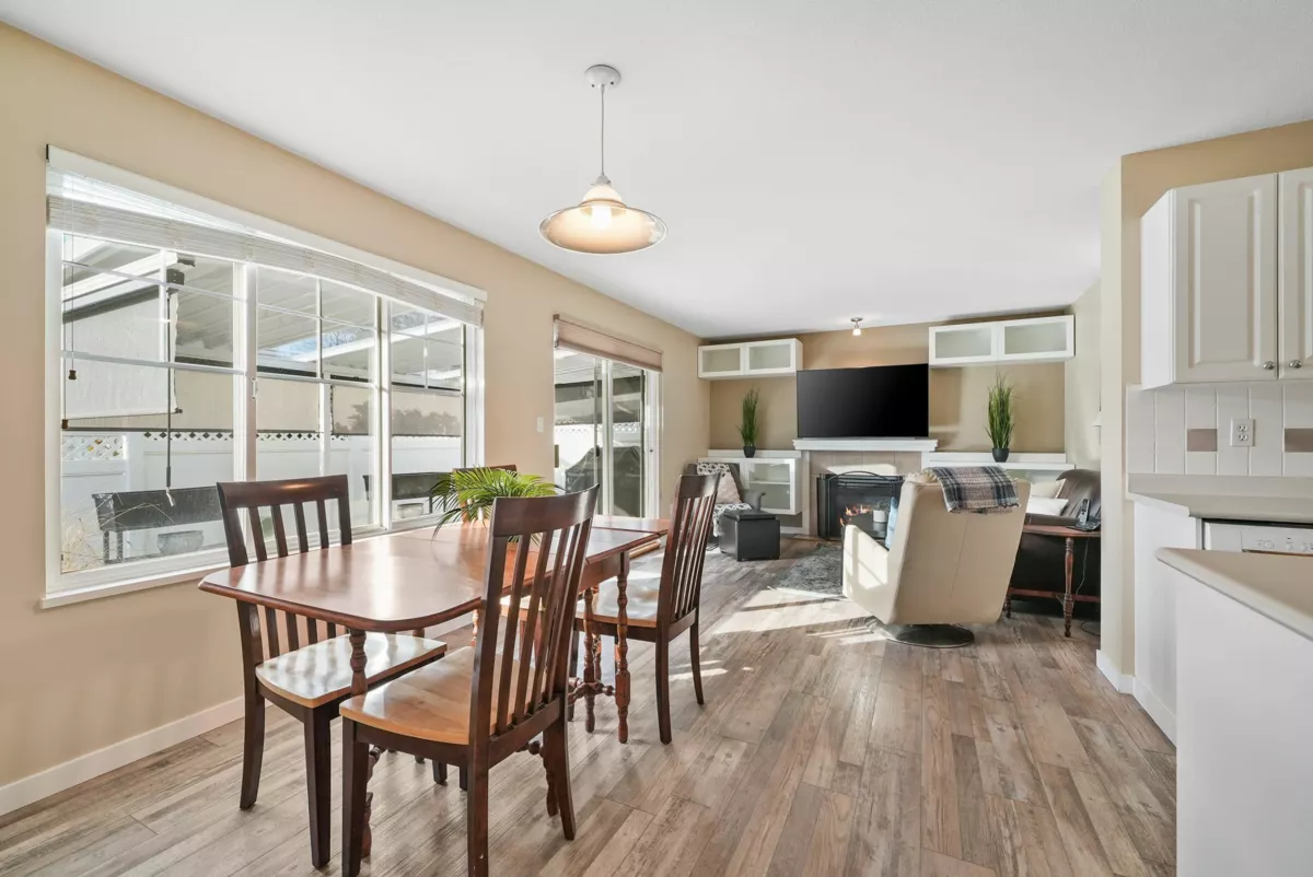 Kitchen Photo of 62 6885 184 Street, Surrey, BC