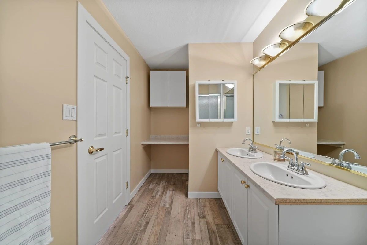 Walk-In Closet Photo of 62 6885 184 Street, Surrey, BC