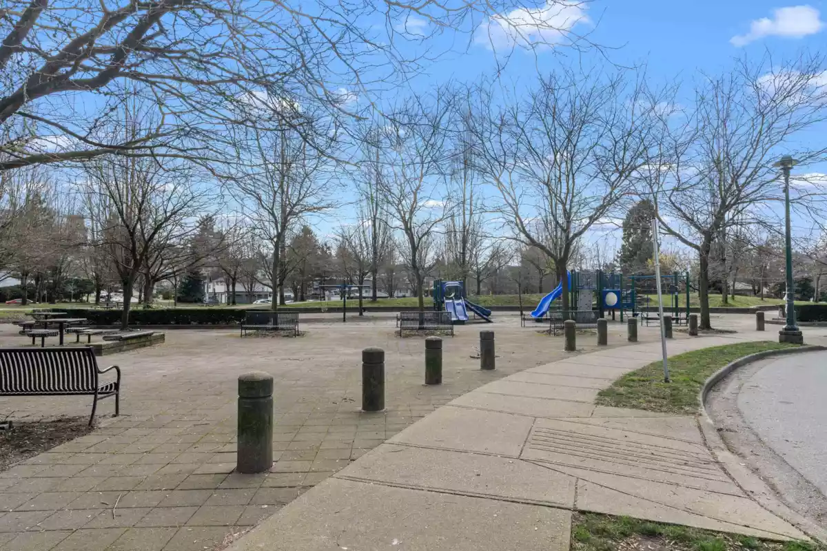 Entry Foyer Photo of 1703 3663 Crowley Drive, Vancouver, BC