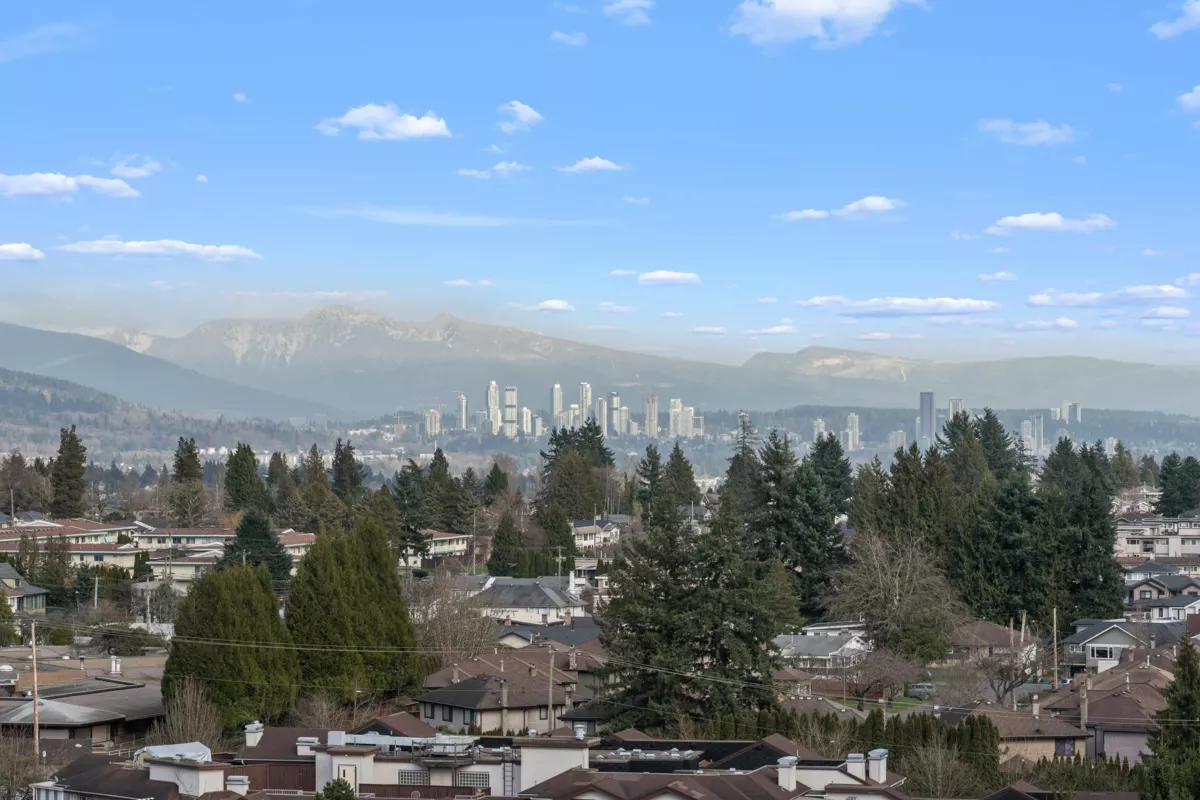 Kitchen Photo of 1703 3663 Crowley Drive, Vancouver, BC