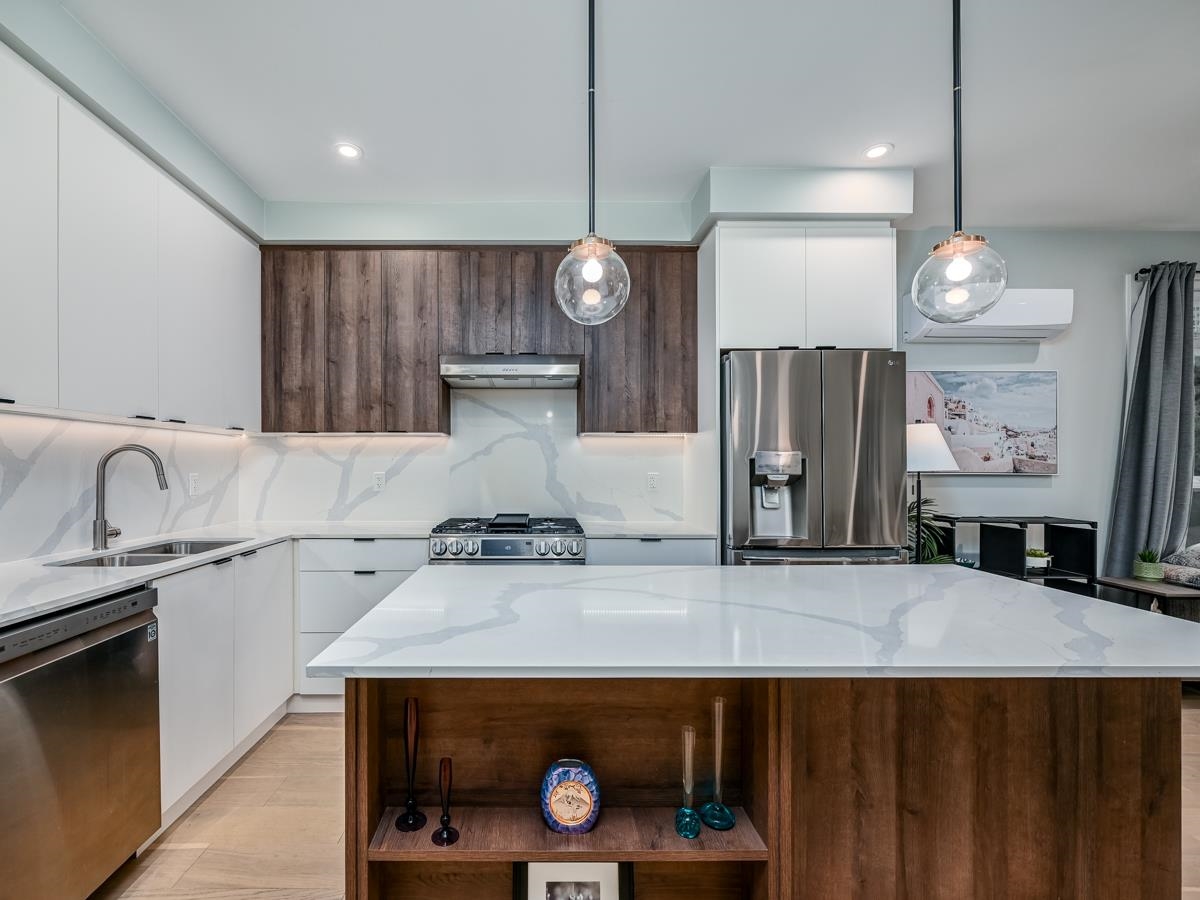 Family Room Photo of 107 4686 51 Street, Delta, BC