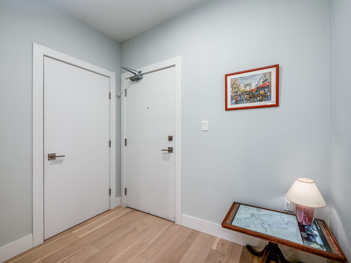 Living Room Photo of 107 4686 51 Street, Delta, BC