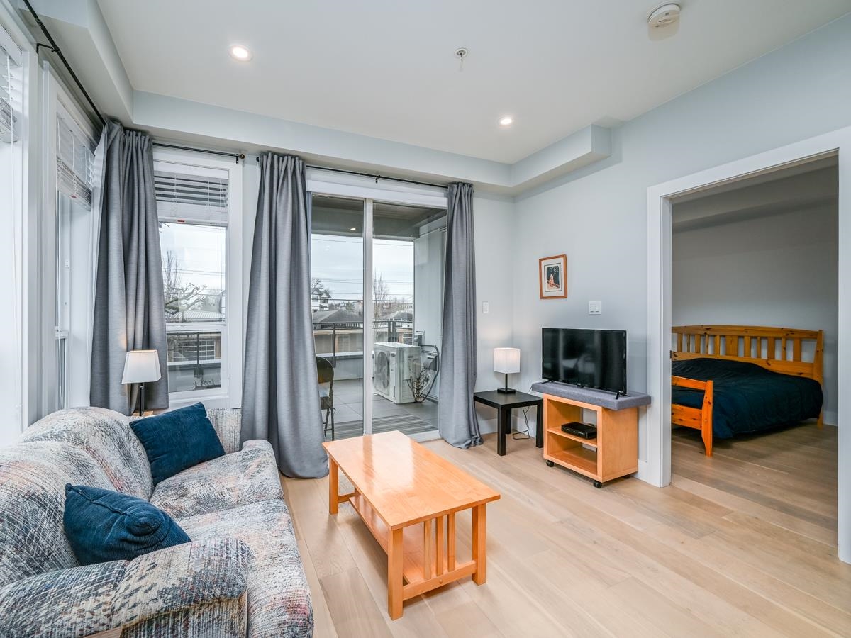 Powder Room Photo of 107 4686 51 Street, Delta, BC