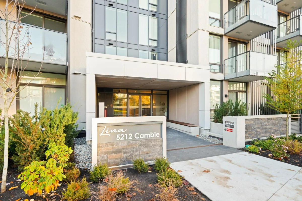 Front Yard Photo of 305 5212 Cambie Street, Vancouver, BC