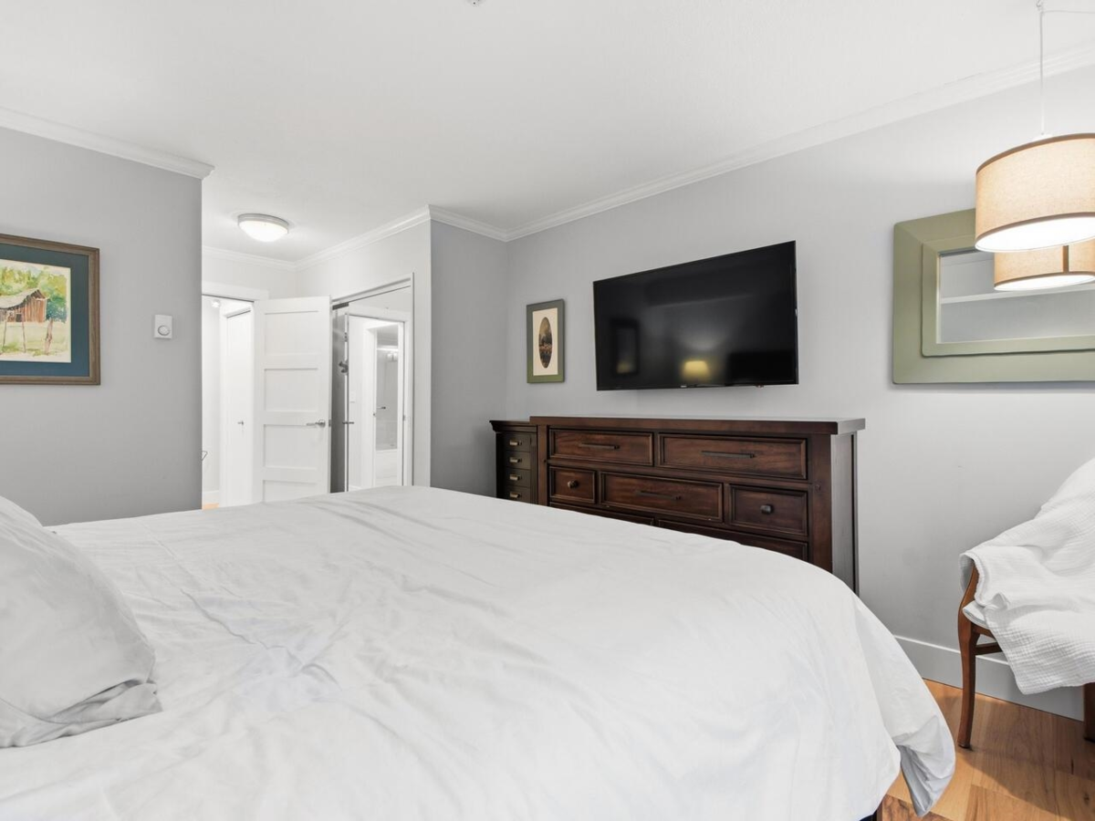 Bedroom 4 Photo of 105 518 Thirteenth Street, New Westminster, BC