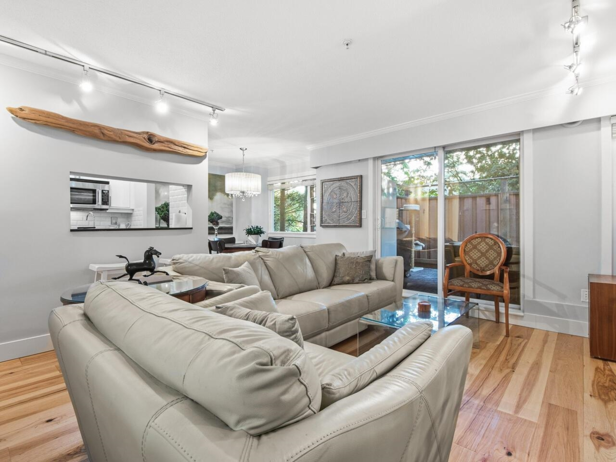 Dining Area Photo of 105 518 Thirteenth Street, New Westminster, BC