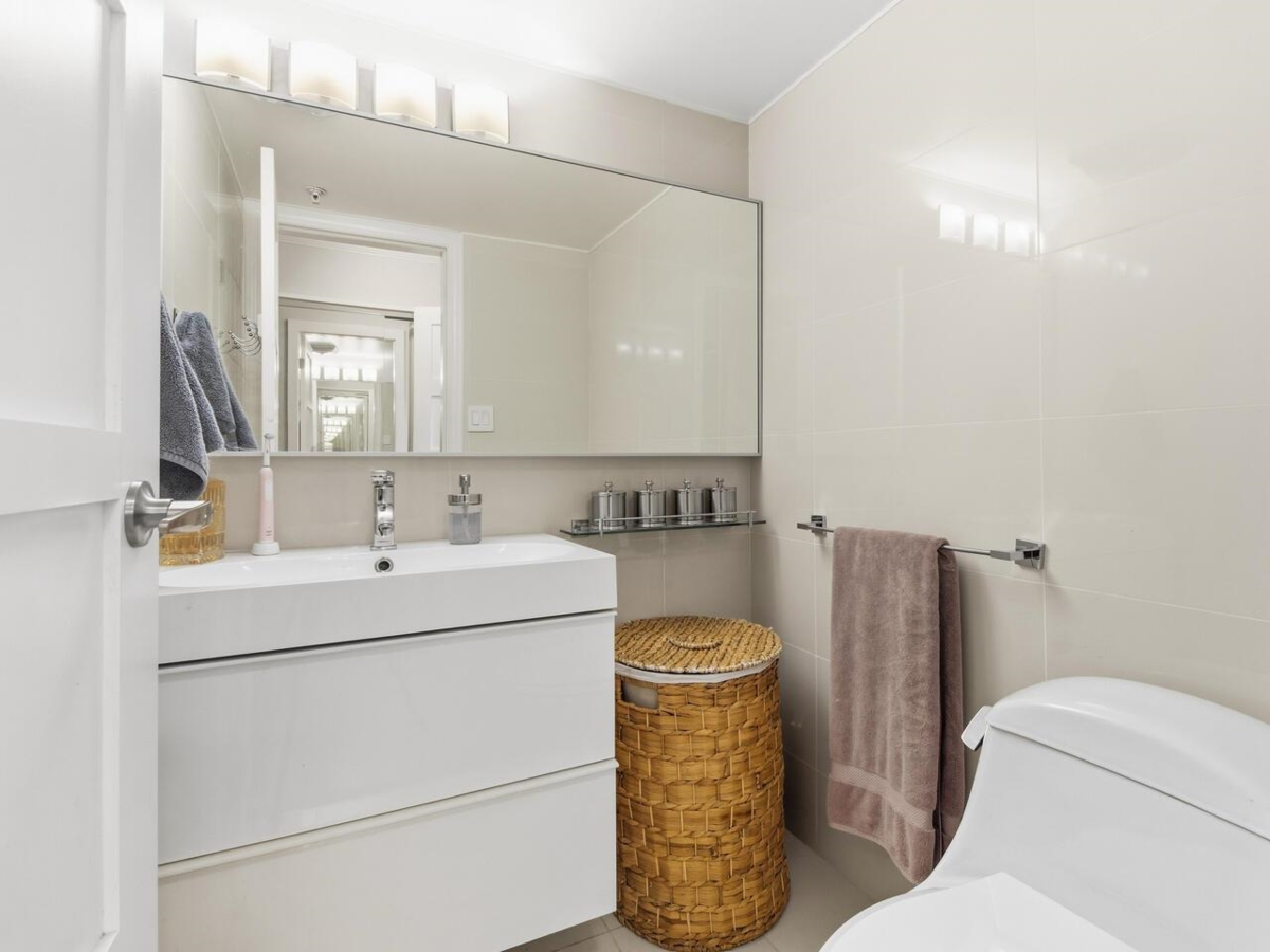 Guest Bathroom Photo of 105 518 Thirteenth Street, New Westminster, BC