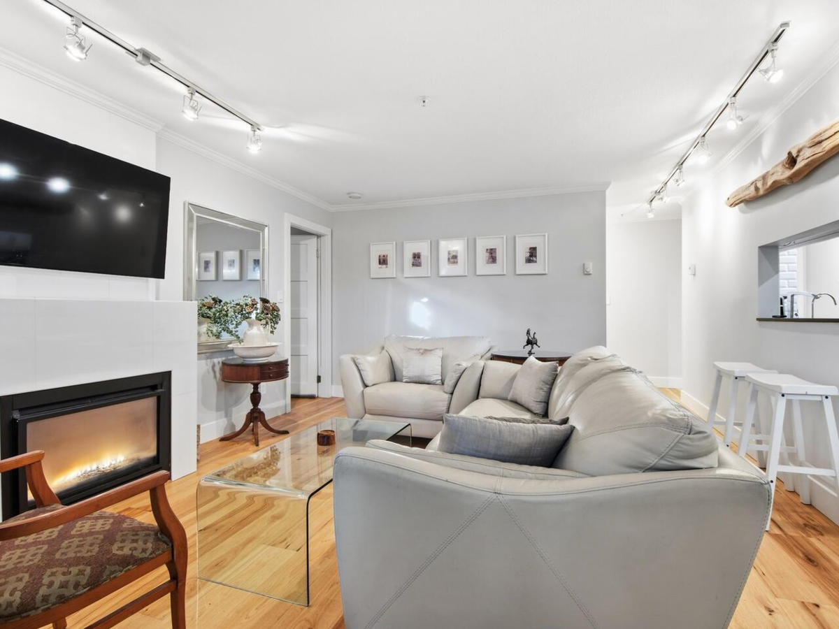 Living Room Photo of 105 518 Thirteenth Street, New Westminster, BC