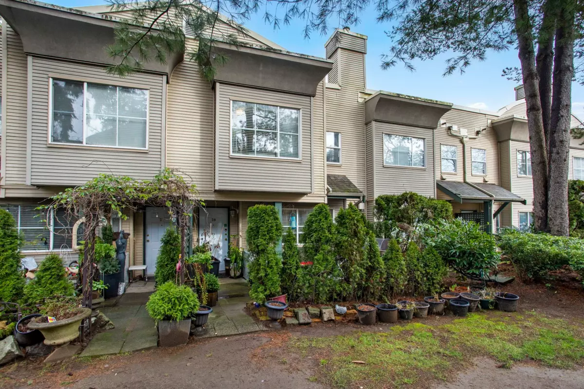 Backyard Photo of 38 12449 191 Street, Pitt Meadows, BC