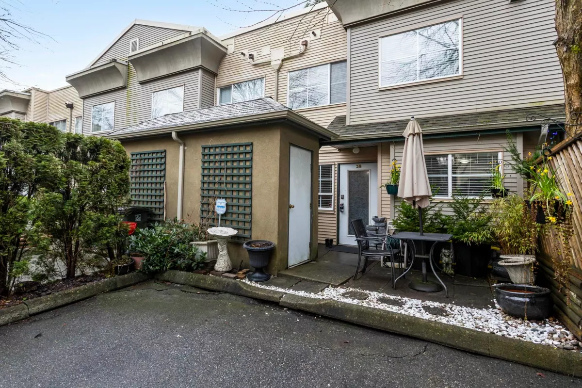 Living Room Photo of 38 12449 191 Street, Pitt Meadows, BC