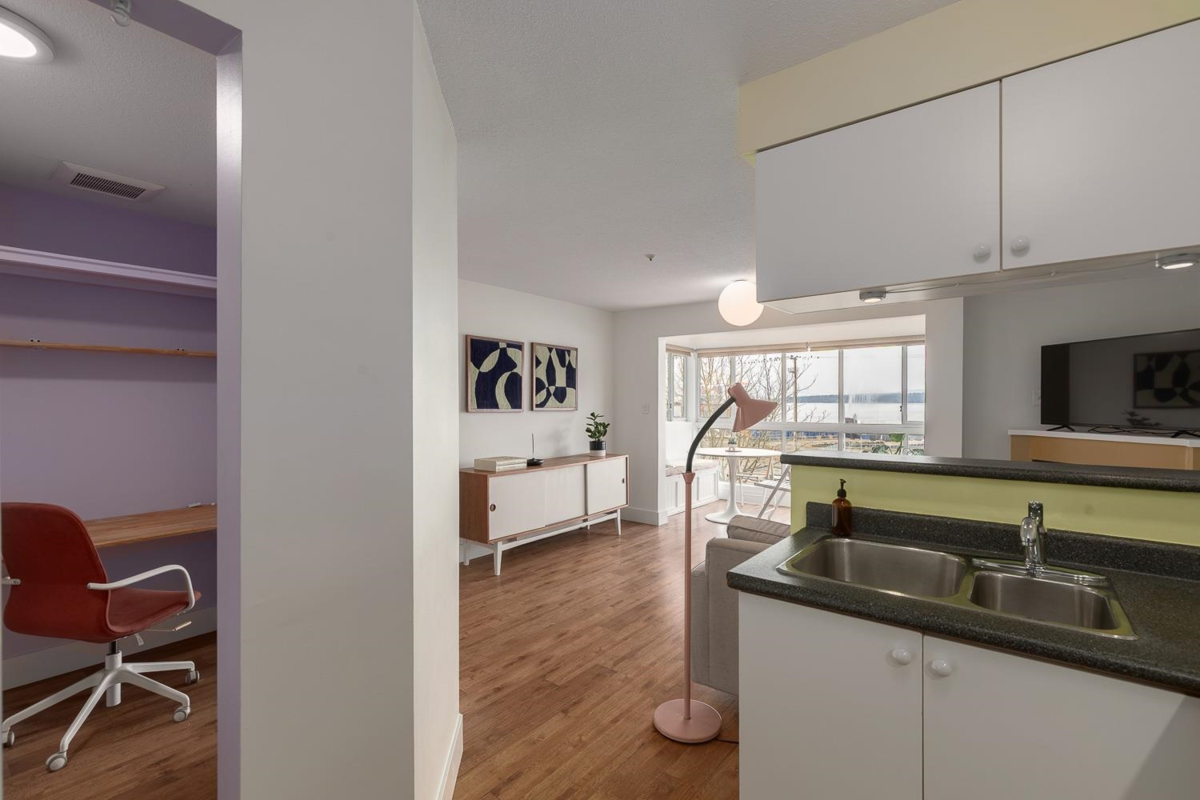 Breakfast Nook Photo of 207 2211 Wall Street, Vancouver, BC