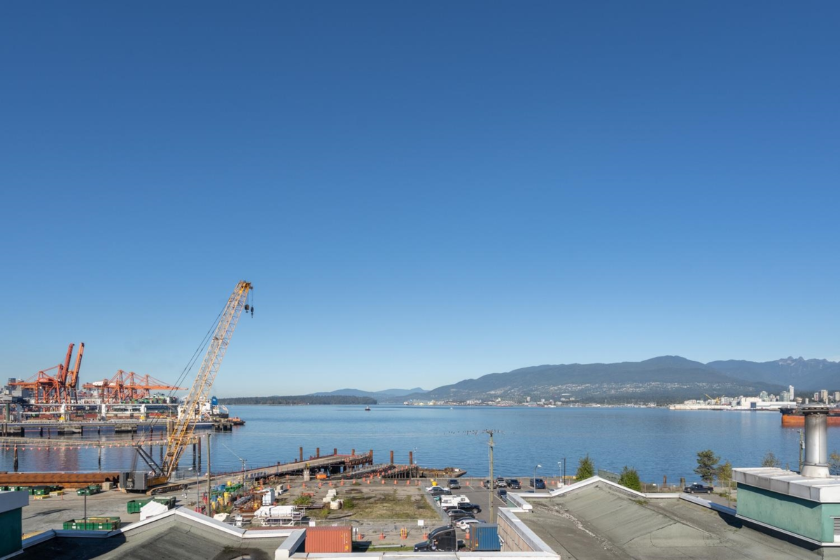 Outdoor Patio Photo of 207 2211 Wall Street, Vancouver, BC