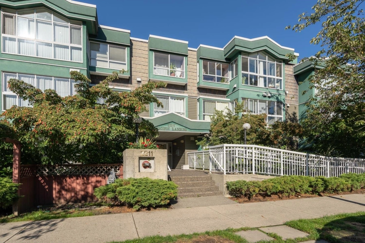 Staircase Photo of 207 2211 Wall Street, Vancouver, BC