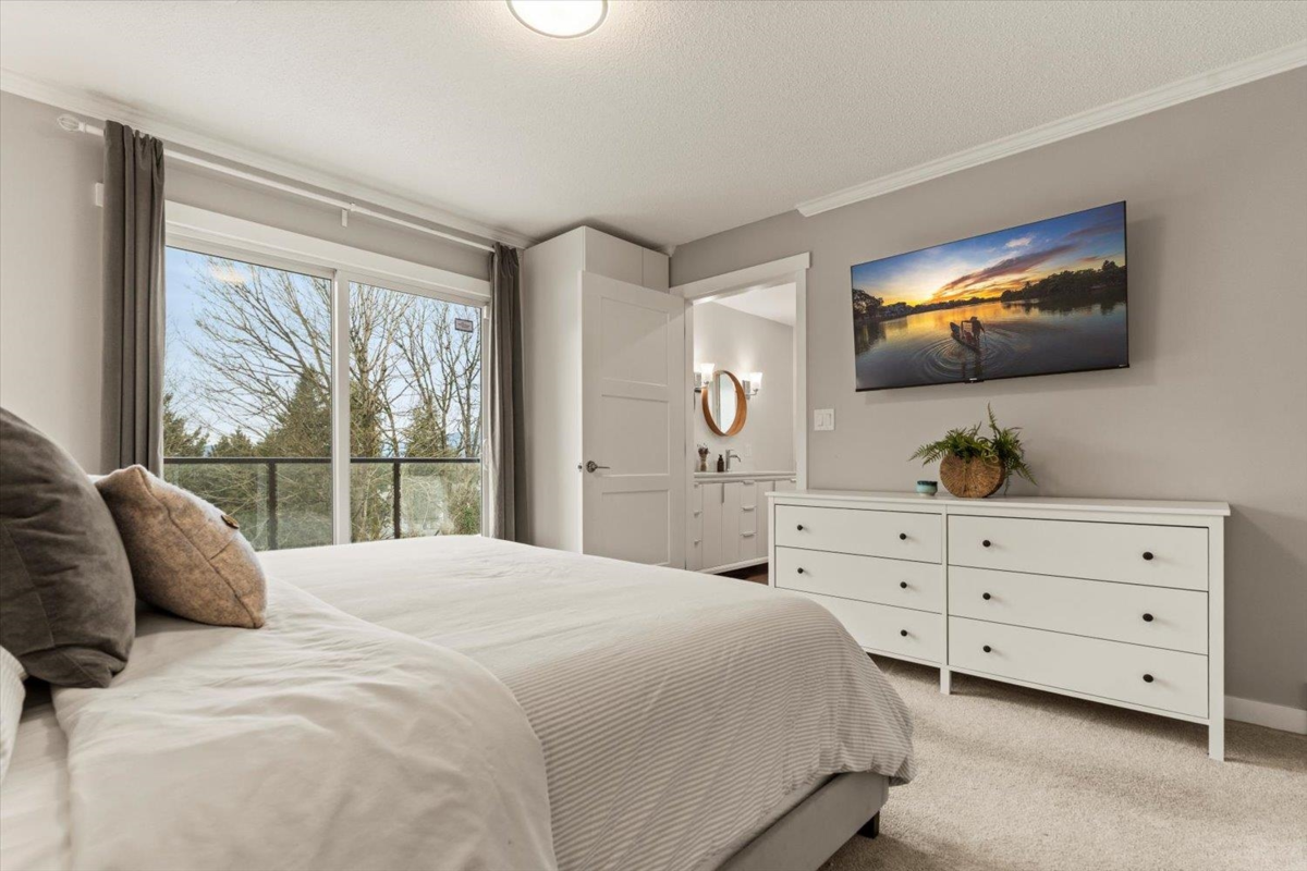 Basement Recreation Room Photo of 34849 High Drive, Abbotsford, BC