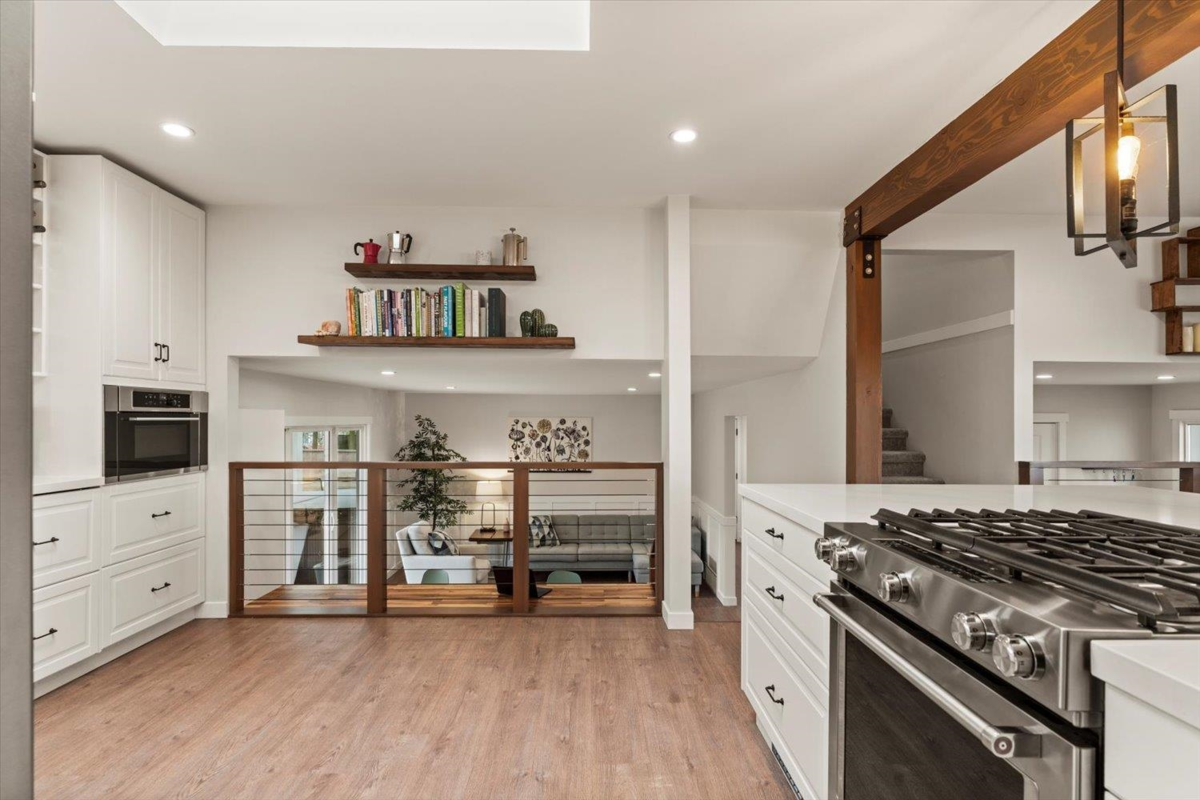 Breakfast Nook Photo of 34849 High Drive, Abbotsford, BC