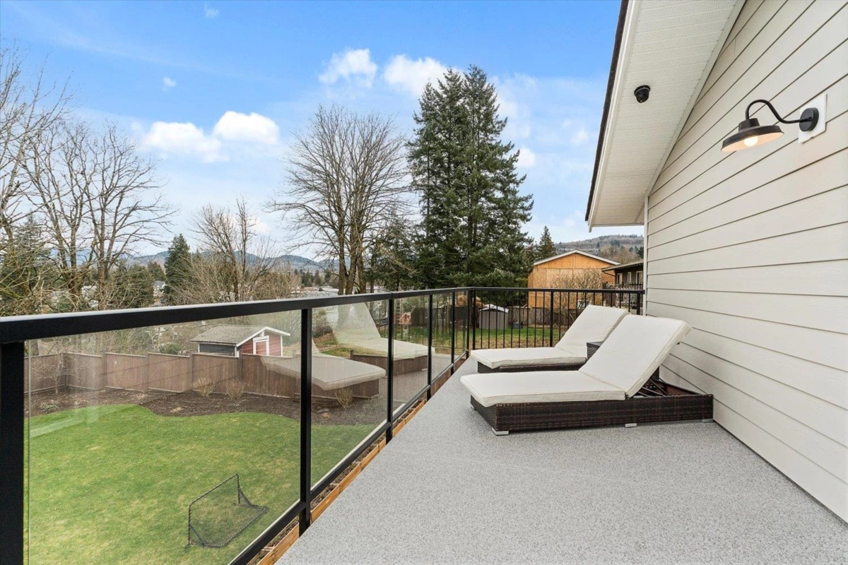 Entry Foyer Photo of 34849 High Drive, Abbotsford, BC