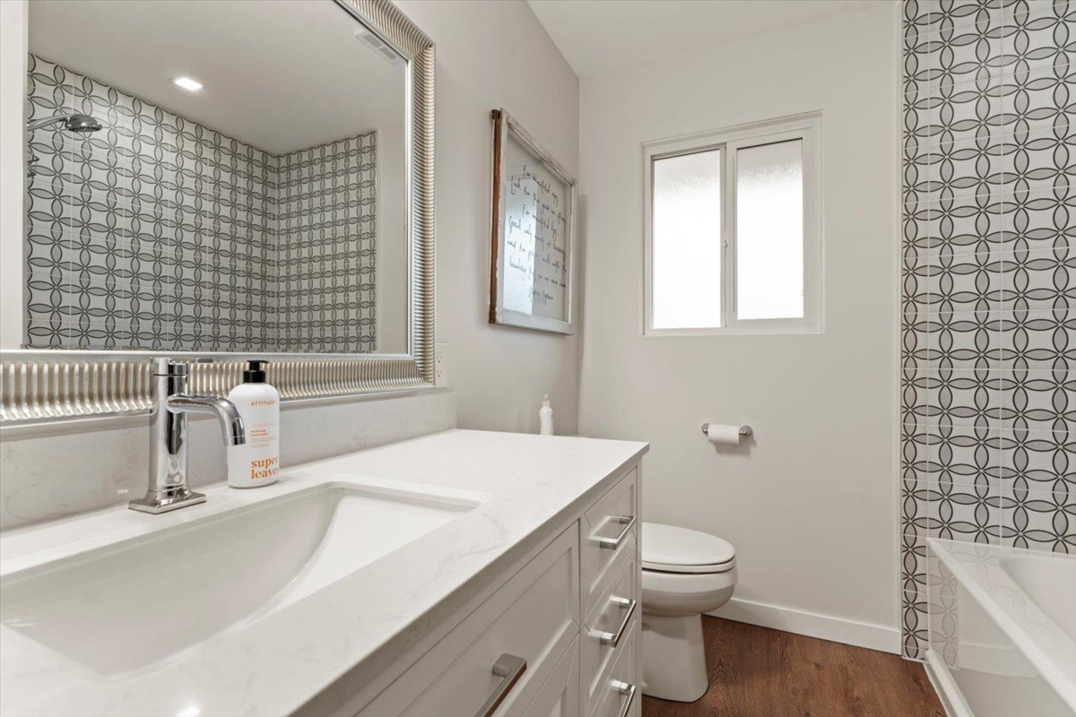 Garage Interior Photo of 34849 High Drive, Abbotsford, BC