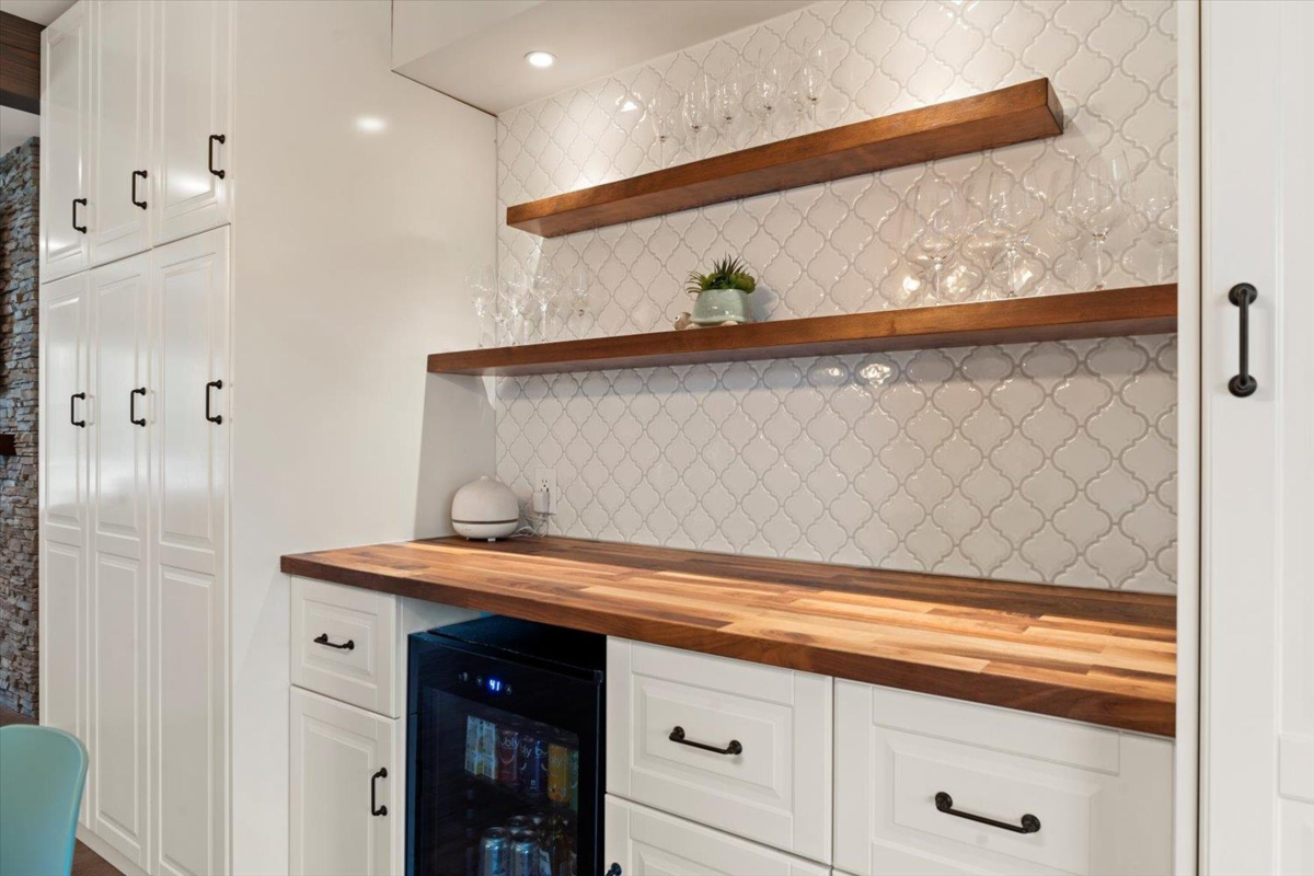 Guest Bathroom Photo of 34849 High Drive, Abbotsford, BC