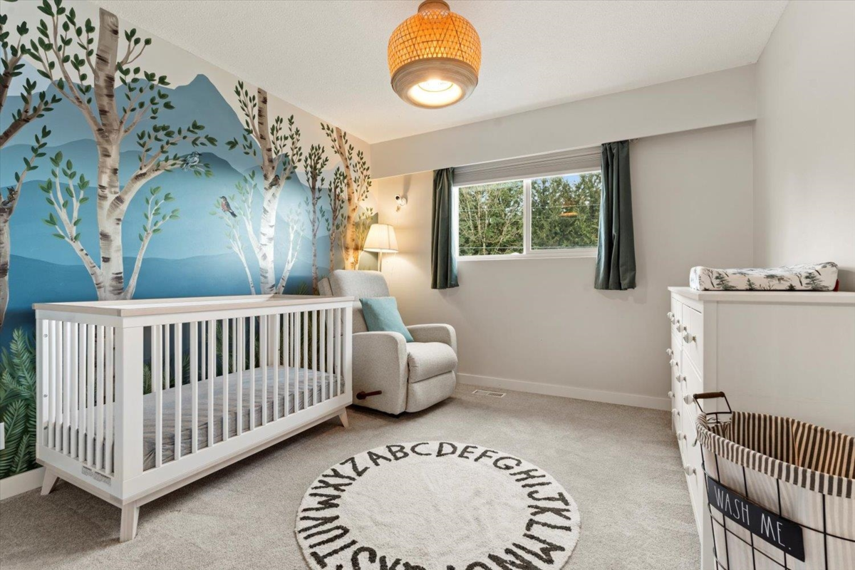 Hallway Photo of 34849 High Drive, Abbotsford, BC