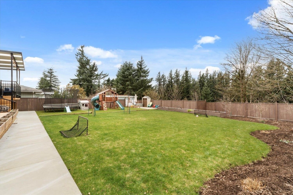 Outdoor Kitchen Photo of 34849 High Drive, Abbotsford, BC