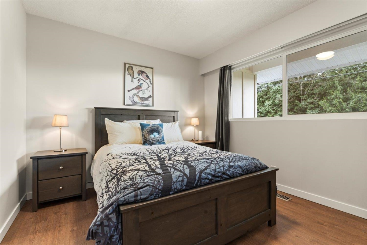 Powder Room Photo of 34849 High Drive, Abbotsford, BC