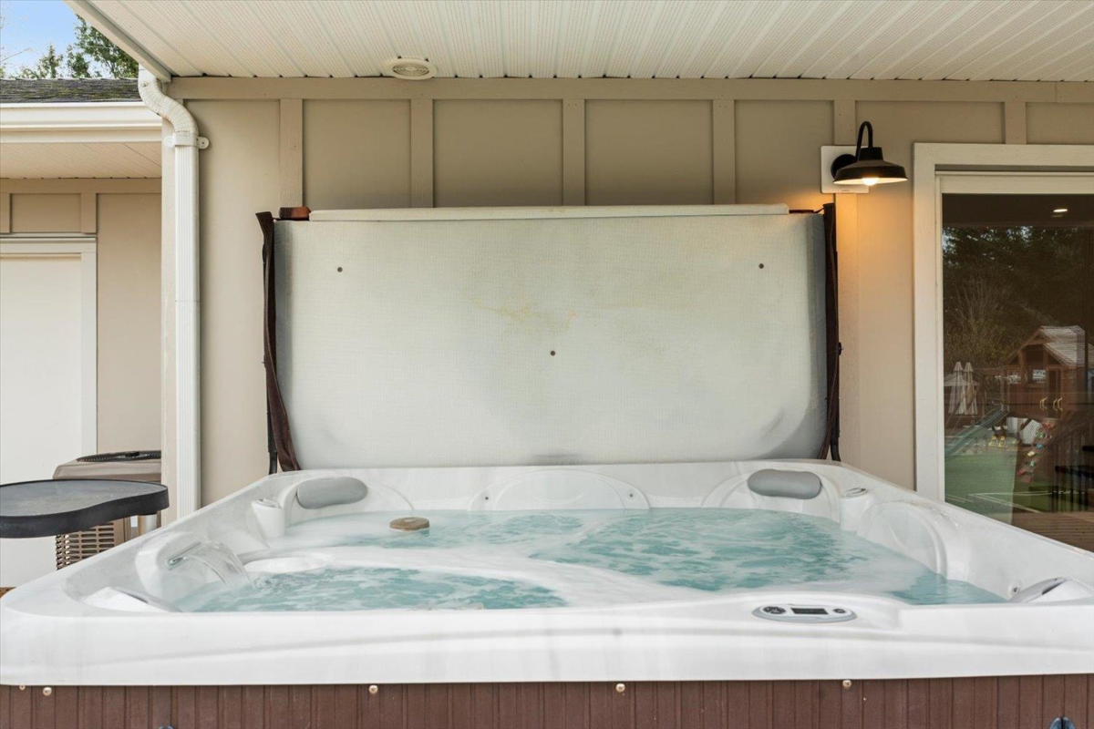 Swimming Pool Photo of 34849 High Drive, Abbotsford, BC