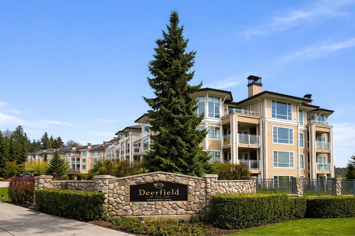 Swimming Pool Photo of 416 3629 Deercrest Drive, North Vancouver, BC