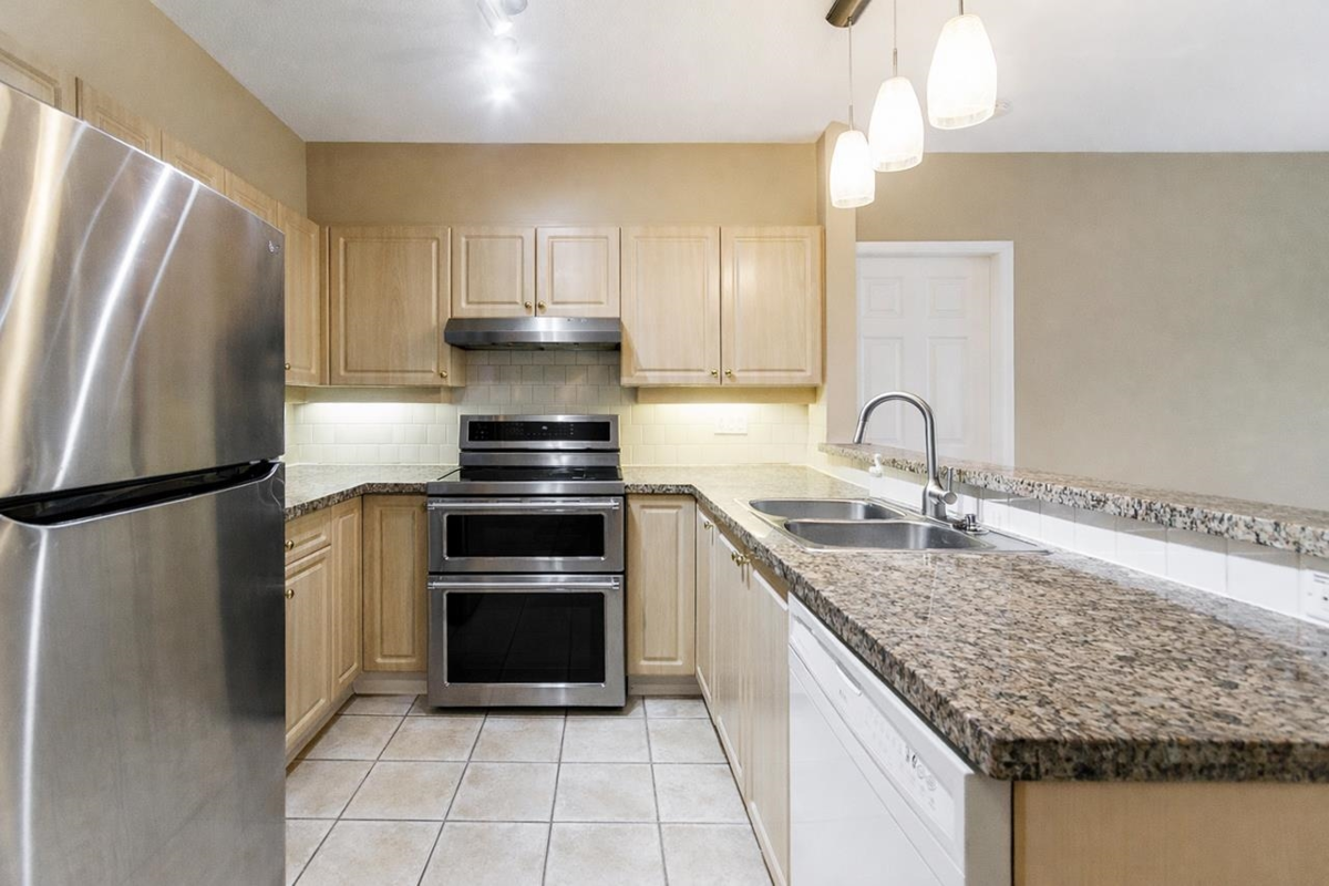 Walk-In Closet Photo of 416 3629 Deercrest Drive, North Vancouver, BC