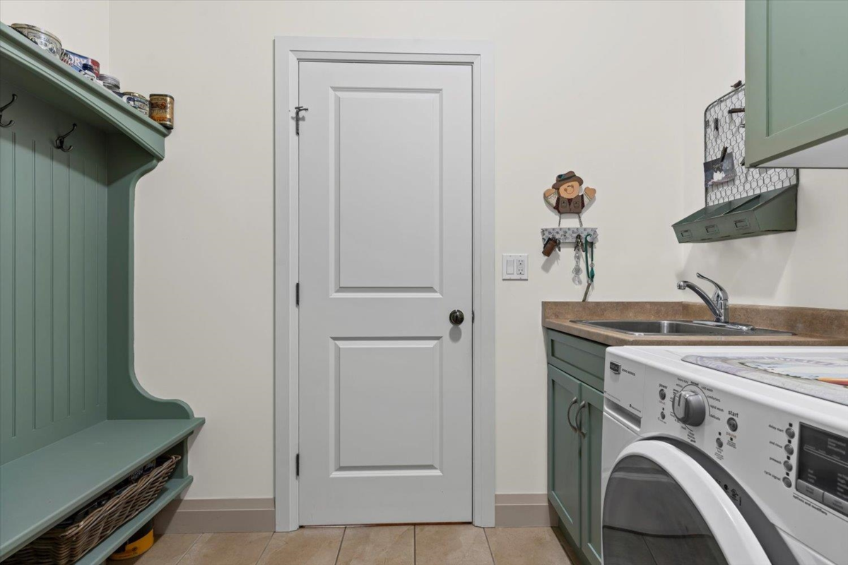 Basement Recreation Room Photo of 5440 Chinook Street, Chilliwack, BC