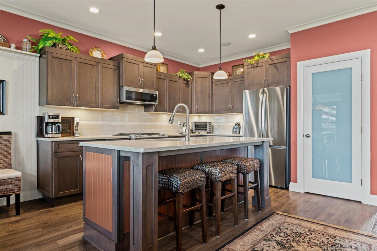 Walk-In Closet Photo of 5440 Chinook Street, Chilliwack, BC