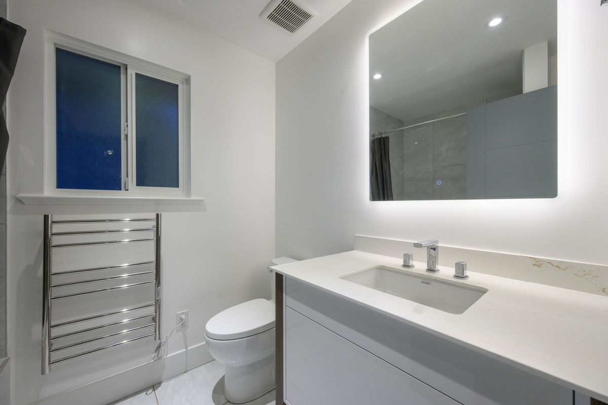 Laundry Room Photo of 23811 115a Avenue, Maple Ridge, BC