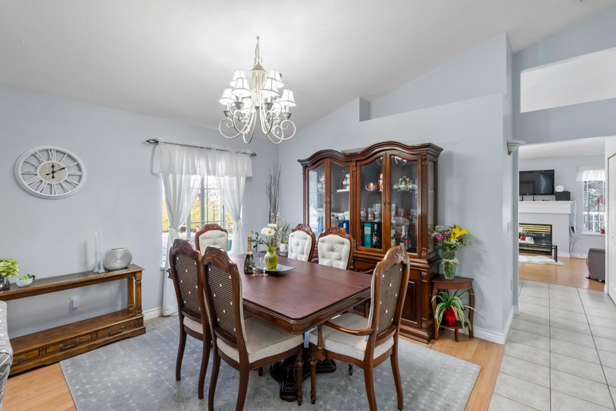 Dining Area Photo of 7 16888 80 Avenue, Surrey, BC