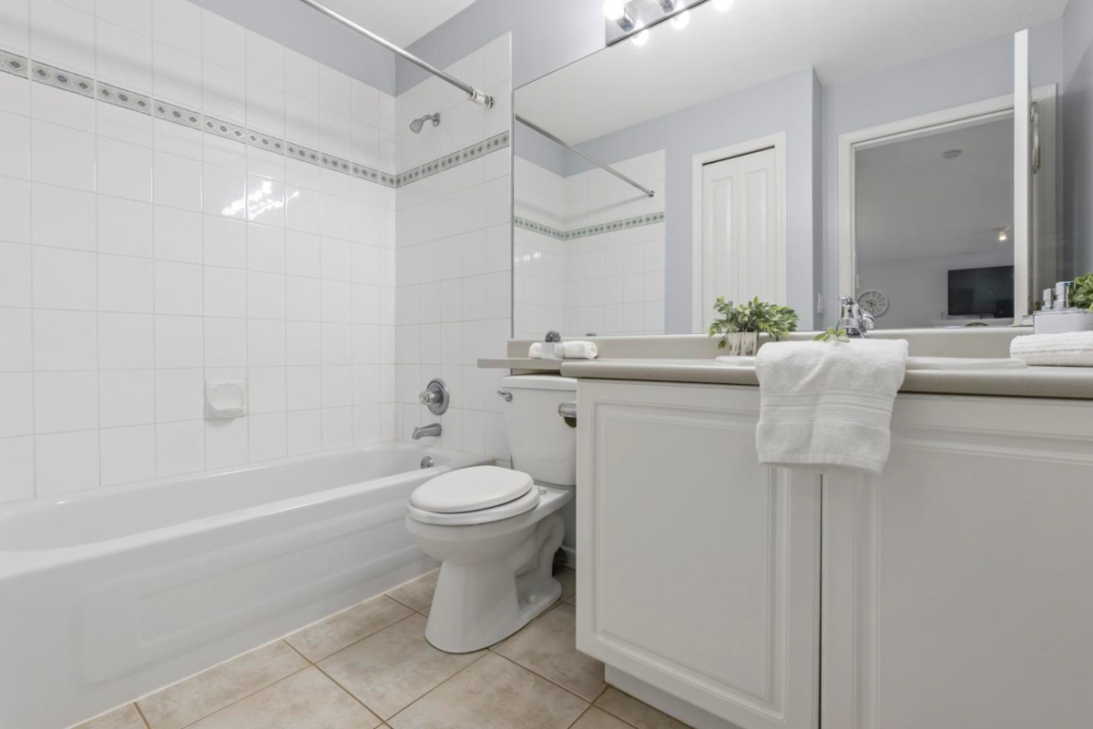 Kitchen Island Photo of 7 16888 80 Avenue, Surrey, BC