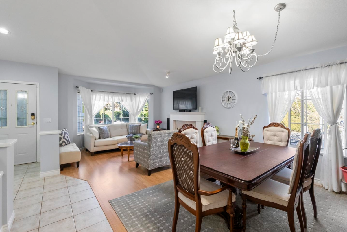 Kitchen Photo of 7 16888 80 Avenue, Surrey, BC