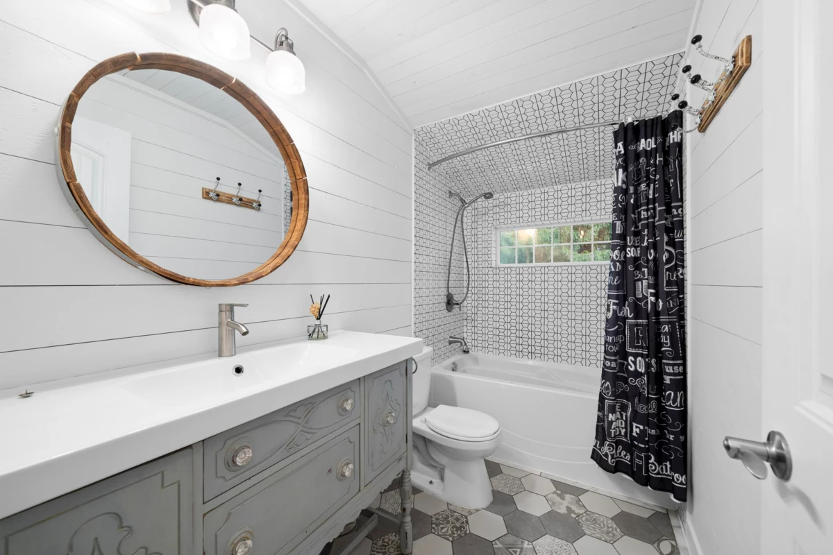 Front Yard Photo of 26996 Ferguson Avenue, Maple Ridge, BC