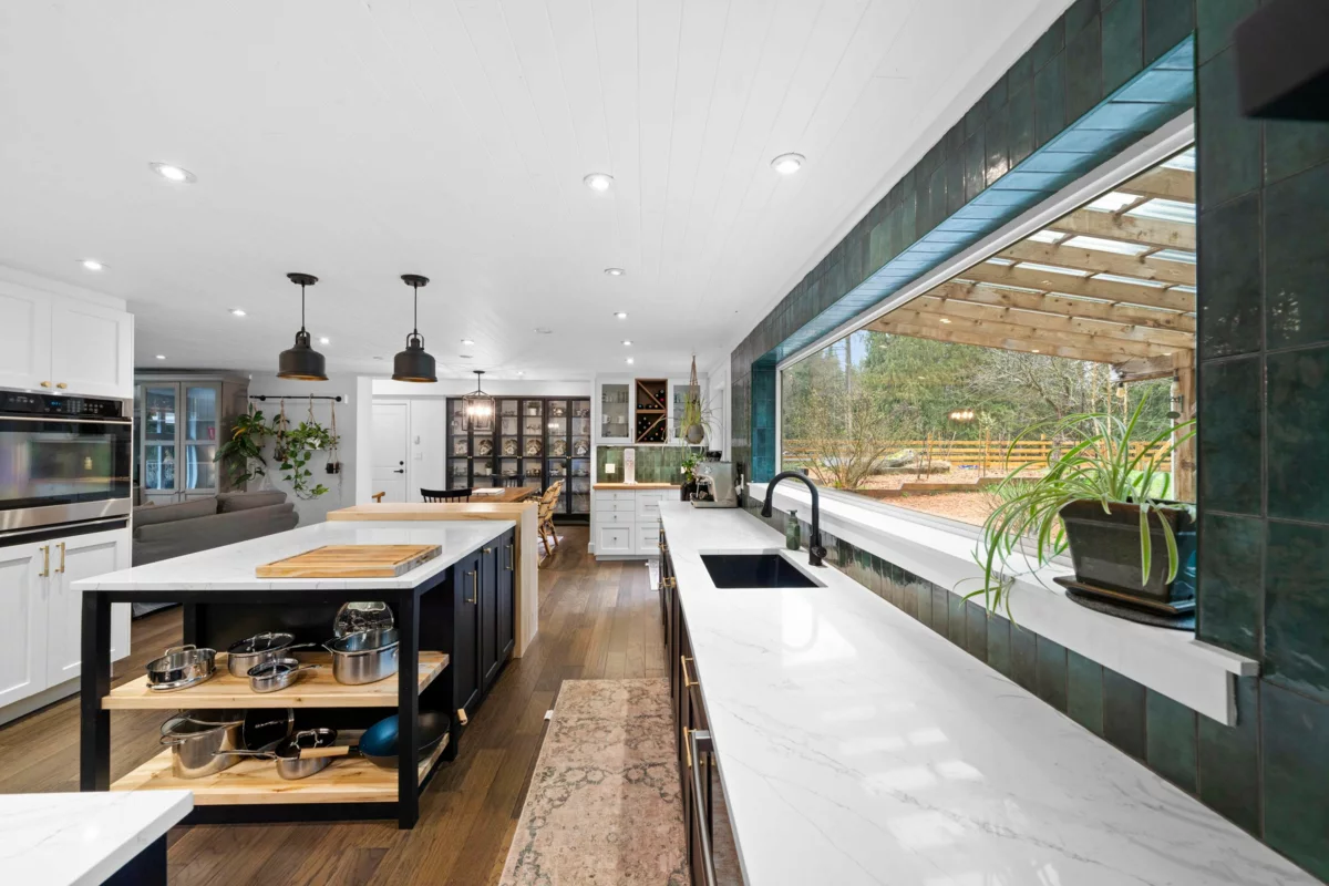 Guest Bathroom Photo of 26996 Ferguson Avenue, Maple Ridge, BC