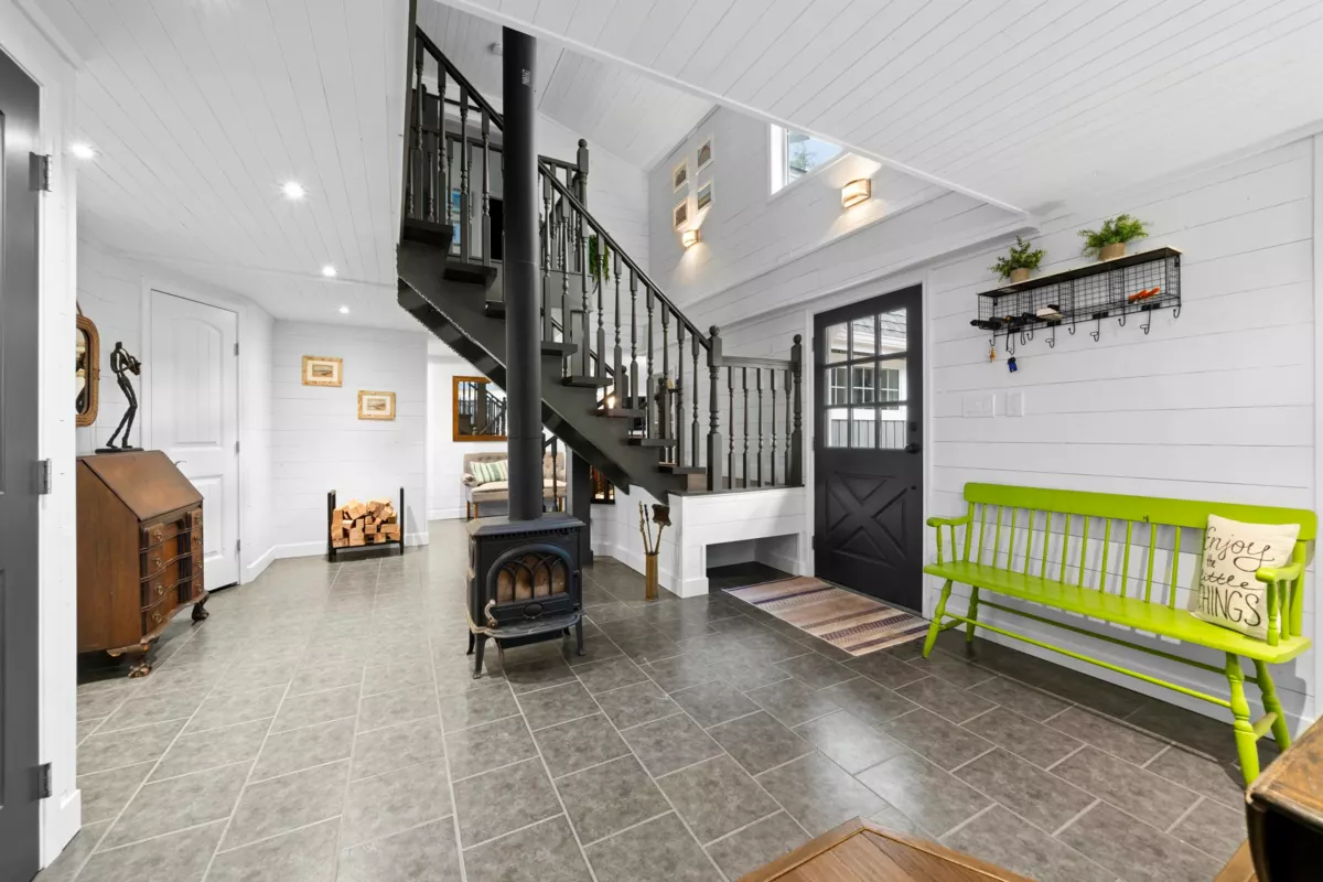 Kitchen Island Photo of 26996 Ferguson Avenue, Maple Ridge, BC