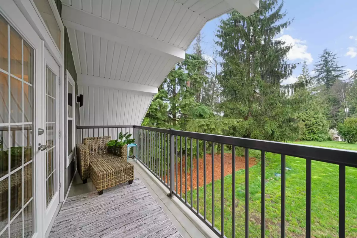 Mudroom Photo of 26996 Ferguson Avenue, Maple Ridge, BC