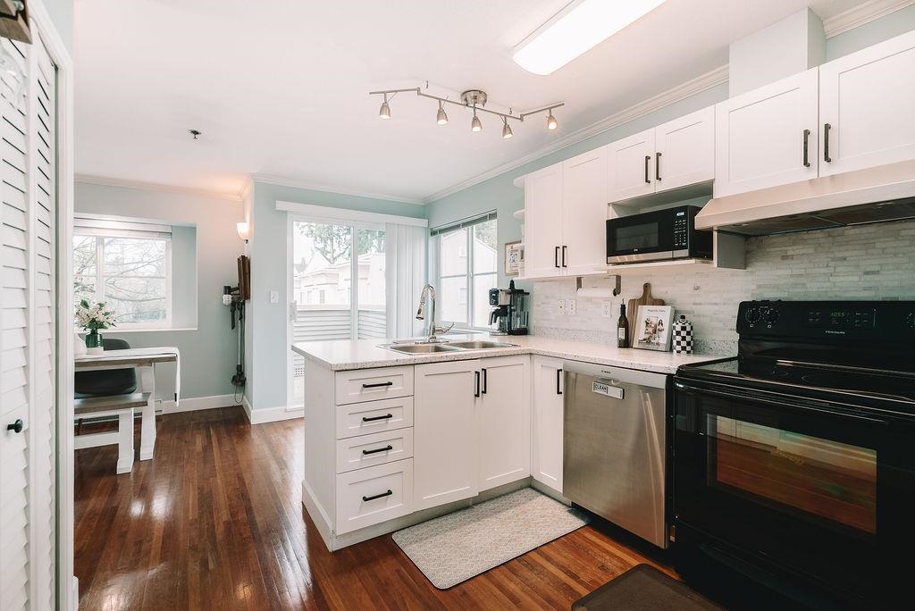 Dining Area Photo of 1 12449 191 Street, Pitt Meadows, BC