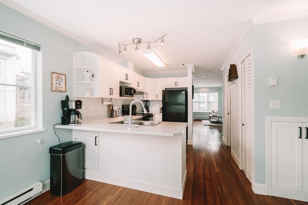Kitchen Island Photo of 1 12449 191 Street, Pitt Meadows, BC
