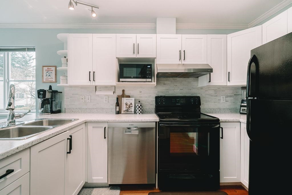 Kitchen Photo of 1 12449 191 Street, Pitt Meadows, BC