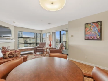 402 124 W 3rd Street, North Vancouver, BC