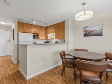 402 124 W 3rd Street, North Vancouver, BC
