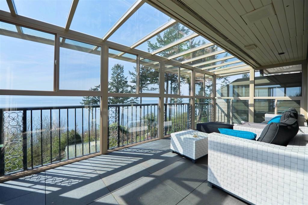 Entry Foyer Photo of 13026 13 Avenue, Surrey, BC